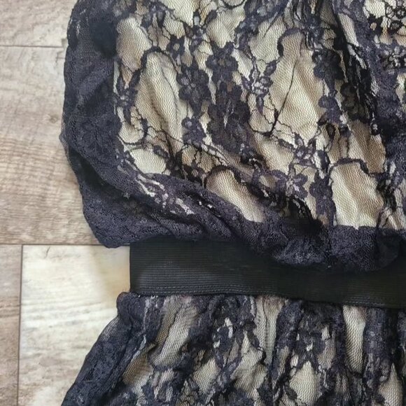 Adorable black lace dress. Nude lining. - Picture 4 of 6